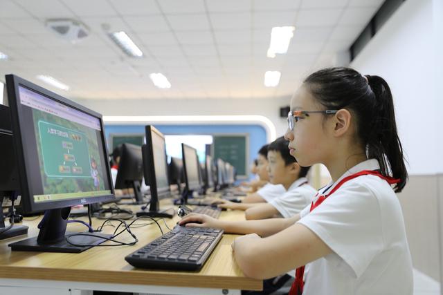 人工智能(AI)_教育大模型落地实践_AI教育应用场景